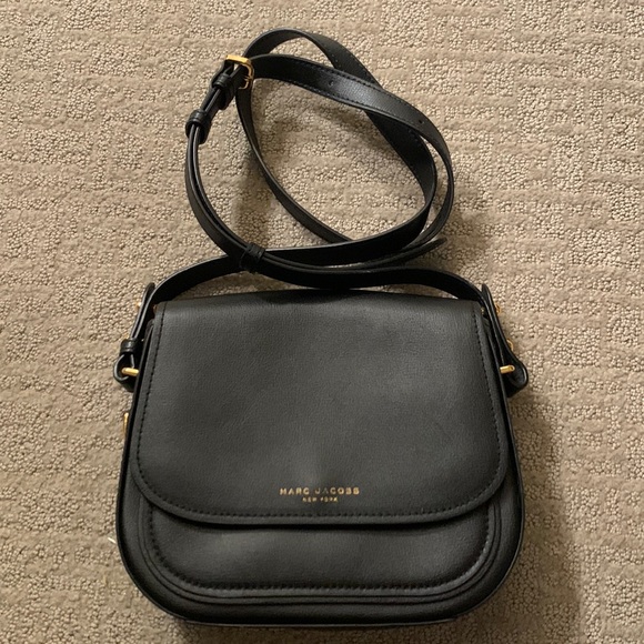 Marc Jacobs Handbags - Marc Jacobs crossbody